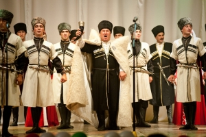 Государственный заслуженный ансамбль песни и танца Абхазии выступил в г. Гал