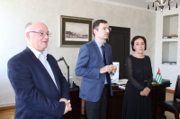 Министр культуры Республики Абхазия Гудиса Агрба представил коллективу Министерства заместителя министра культуры Динару Смыр