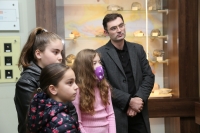 Гудиса Агрба провел экскурсию по Абхазскому государственному музею для подопечных фонда &quot;Ашана&quot;в рамках проекта &quot;Культура-детям&quot;
